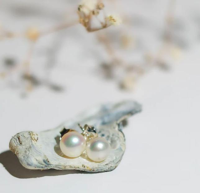 The Art of Selecting and Distinguishing Real Pearls