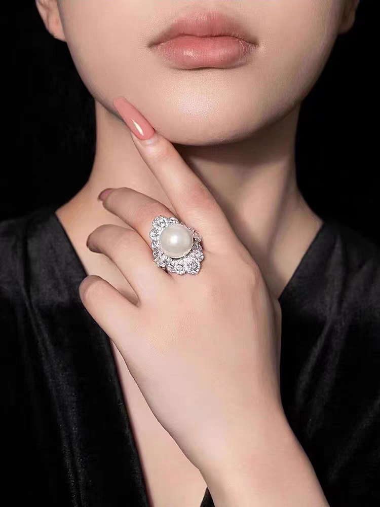 "Lustrous Pearl Embrace" Versatile Open Ring